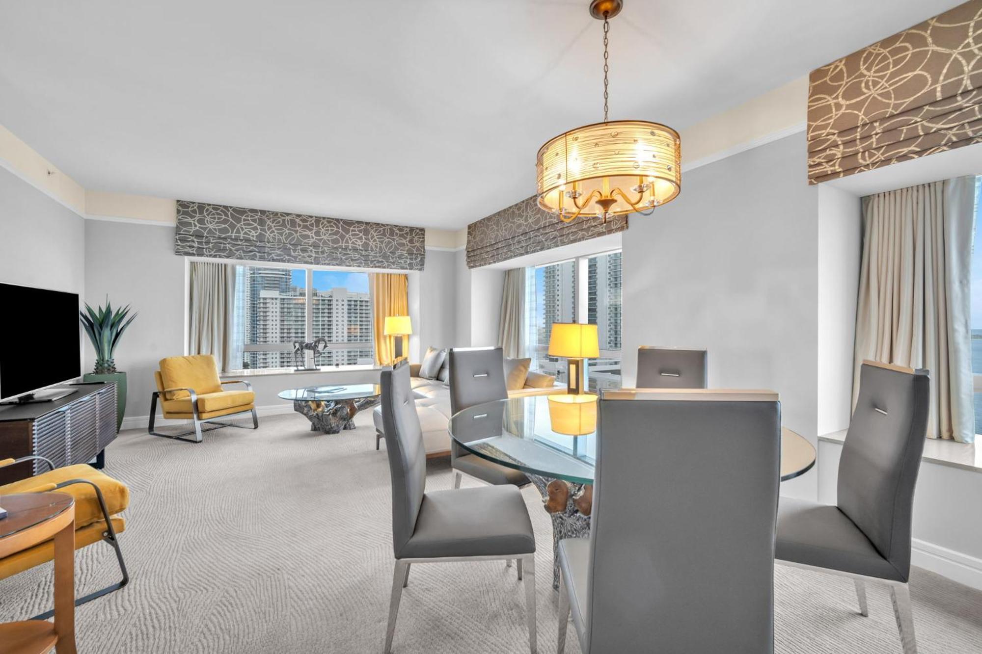 Spacious 2 Bedroom 2 Bath & Studio Suites In The Four Seasons Hotel Miami High Floors Dış mekan fotoğraf