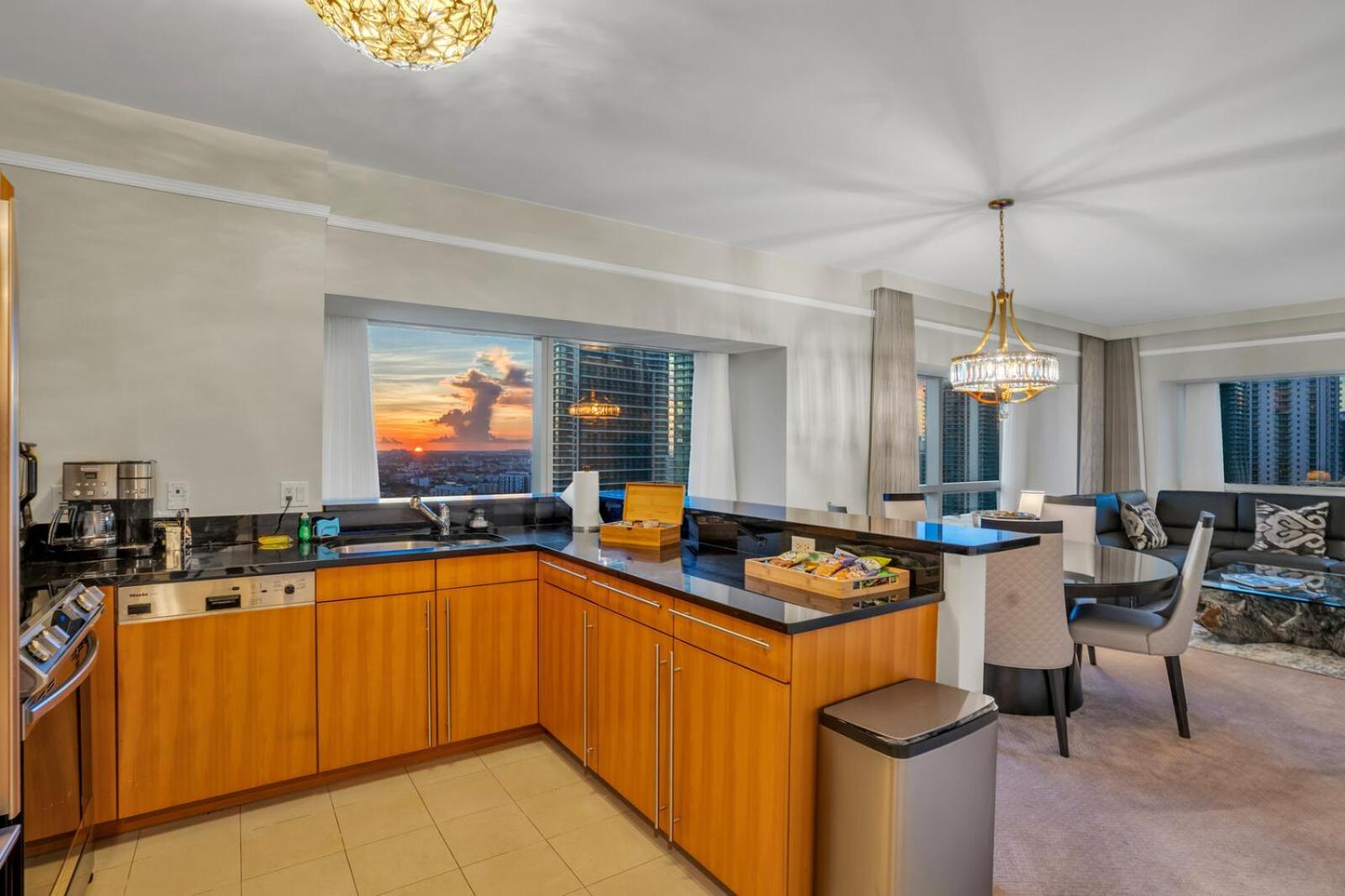 Spacious 2 Bedroom 2 Bath & Studio Suites In The Four Seasons Hotel Miami High Floors Oda fotoğraf